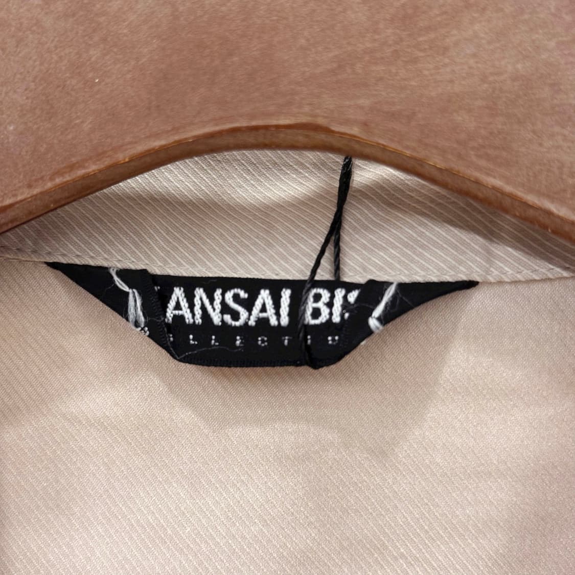 간사이 비즈 7부 셔츠 히든버튼 아일렛 스트링 디테일 슬림핏 베이지 상품이미지7