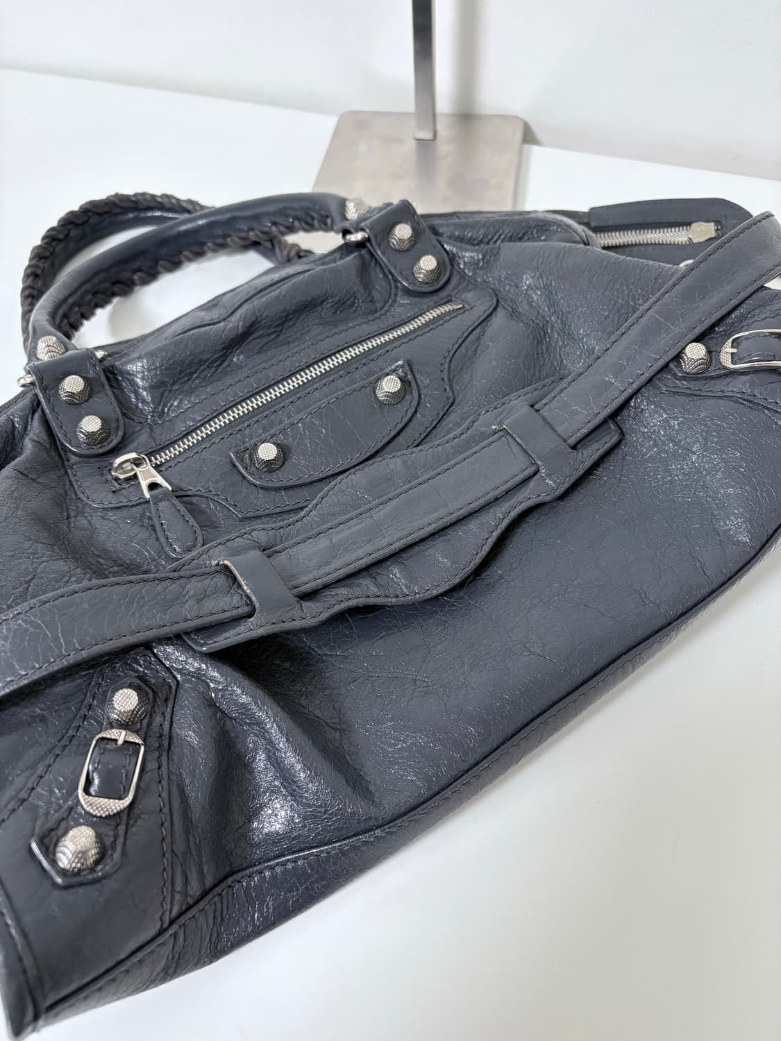 발렌시아가 자이언트 모터백 다크그레이 상품이미지10