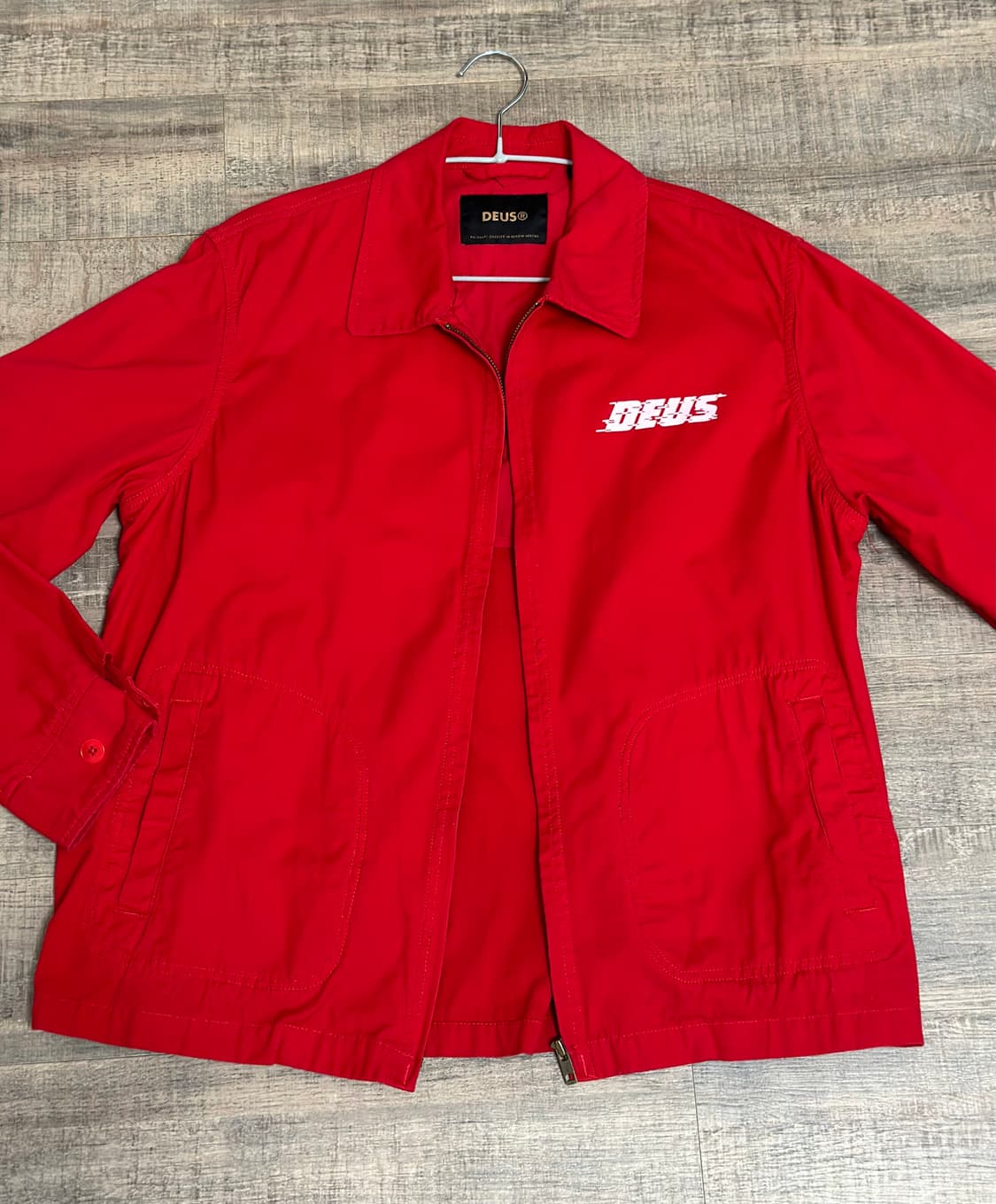 데우스 엑스 마키나 (Deus) 레드 블루종 드리저 자켓 상품이미지1