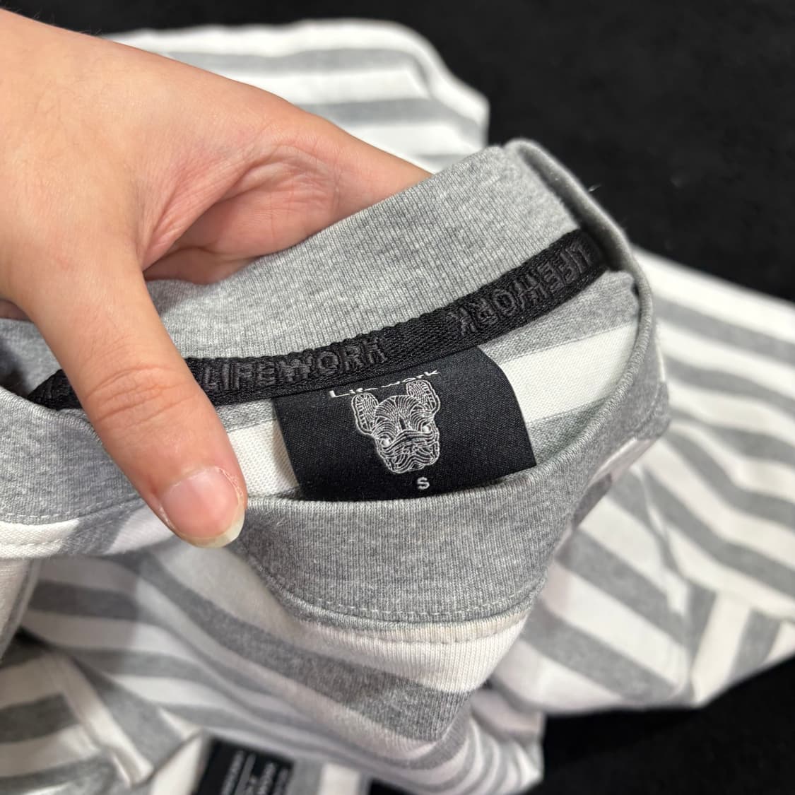 S 95 라이프워크 그레이 스트라이프 반팔티 상품이미지6