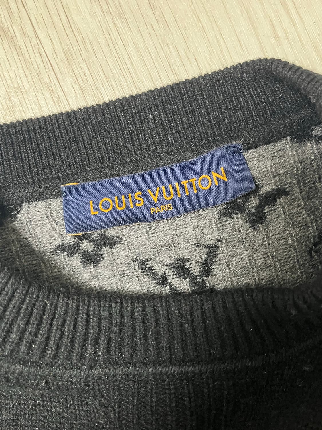 루이비통 / 하프앤하프 모노그램 캐시미어 니트 / 블랙 / M 상품이미지4