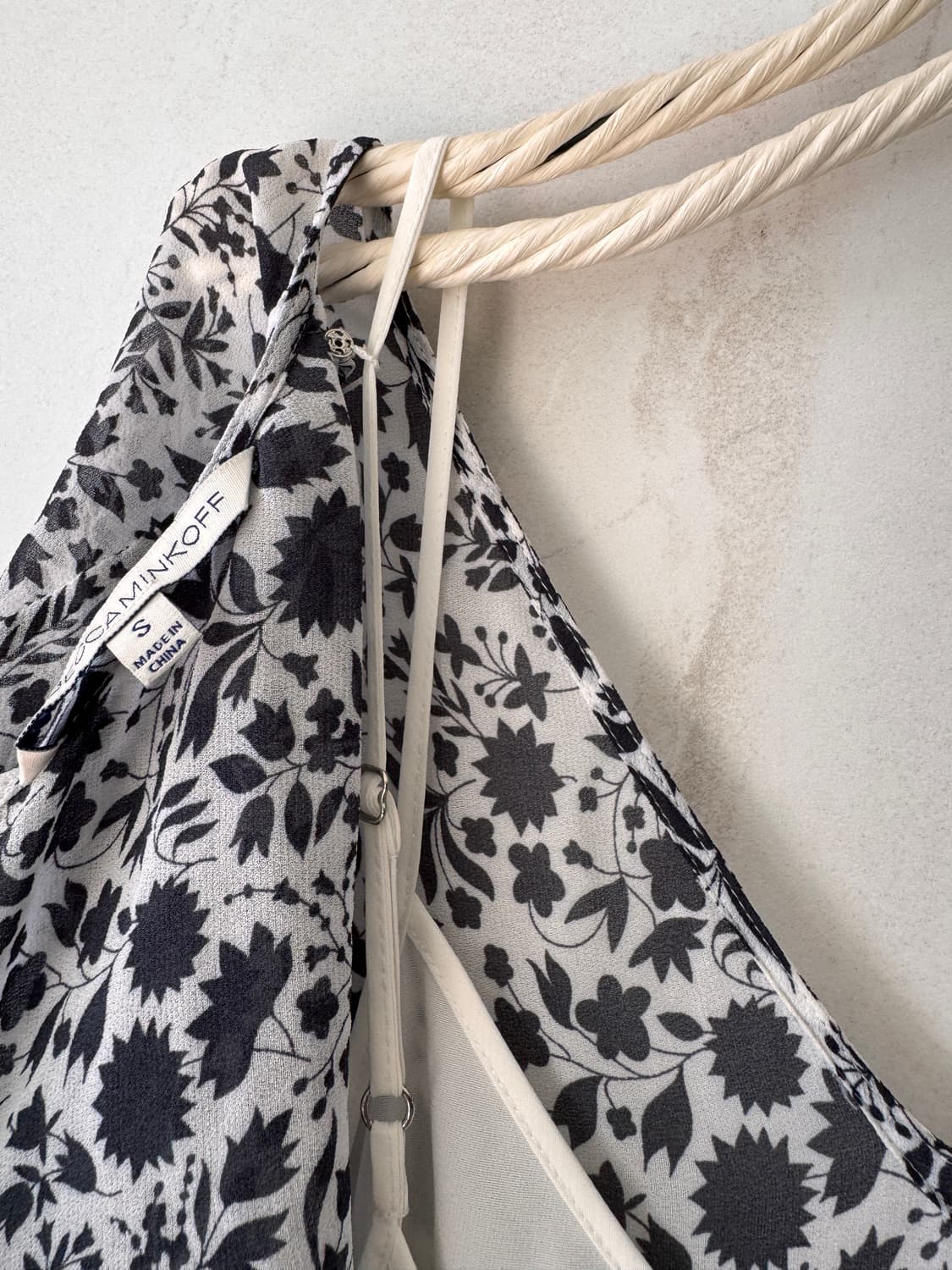 리퍼브 제품 뉴욕에서 구입REBECCAMINKOFF 플라워 패턴 미니 원 상품이미지10