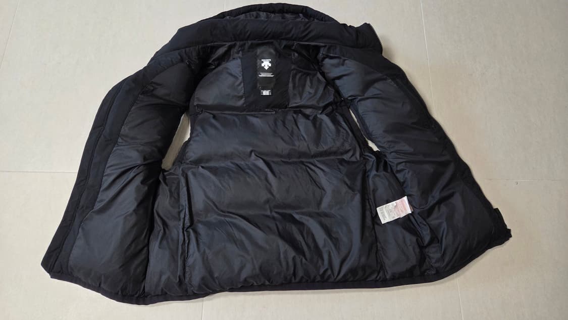 데상트 스위스 레플리카 후드 다운 패딩 베스트 상품이미지4