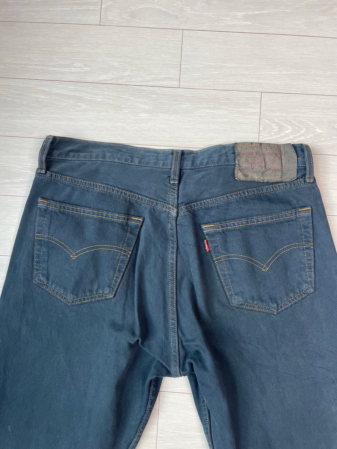 리바이스 501 다크 인디고 데님 팬츠 (옐로우 스티치) 상품이미지4