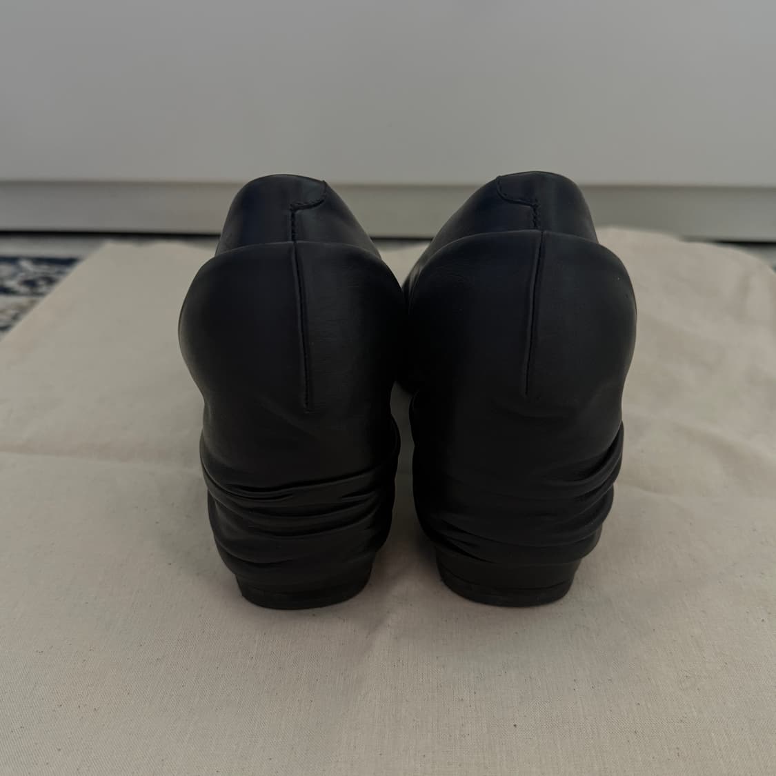 꼼데가르송 드레이프 힐 레더 펌프스 상품이미지3