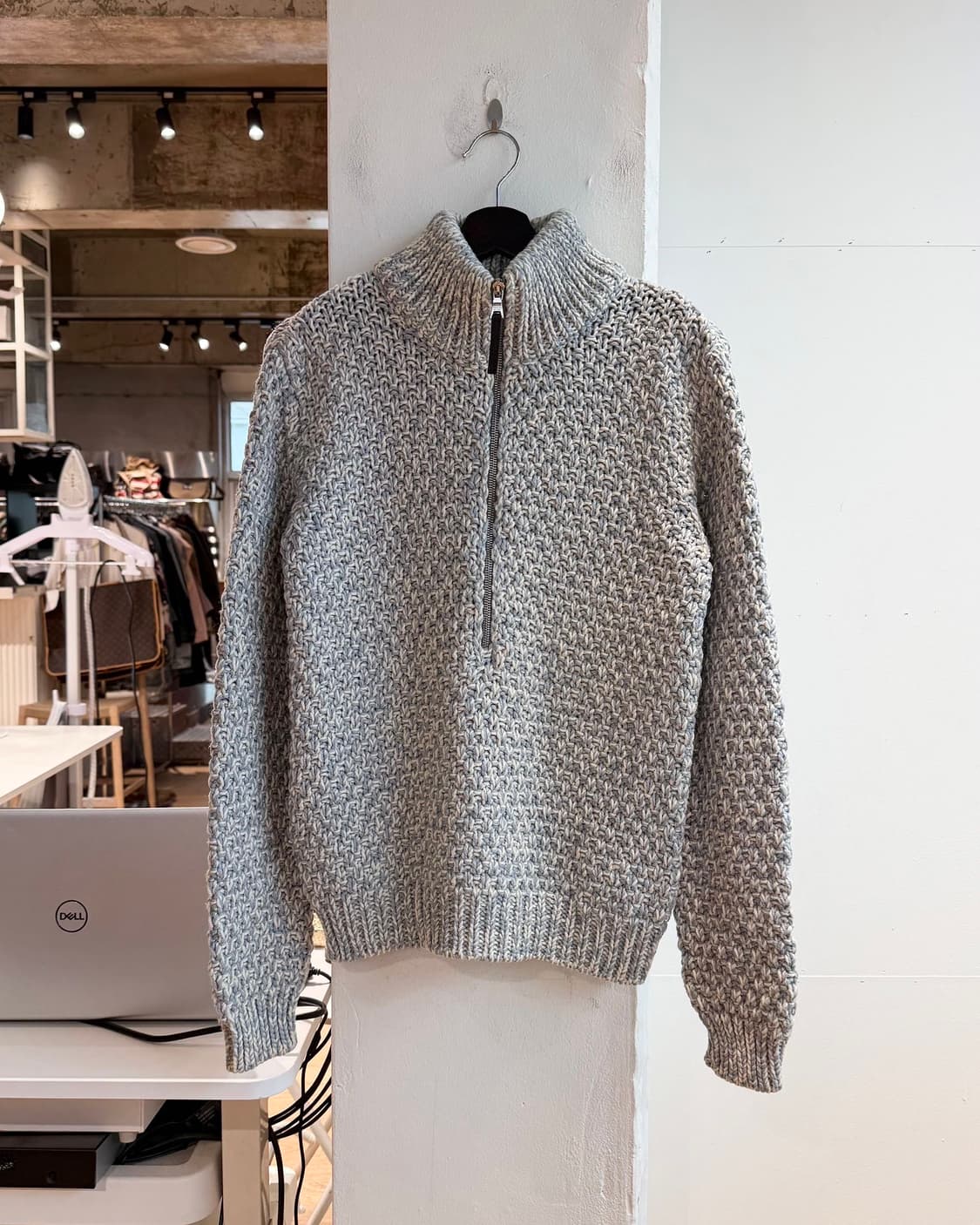 프라다 아이보리 블루 하프 집업 암패치 니트 상품이미지2