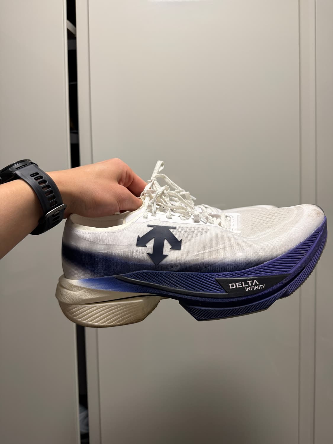 데상트 델타프로 EXP V3 러닝화 상품이미지1