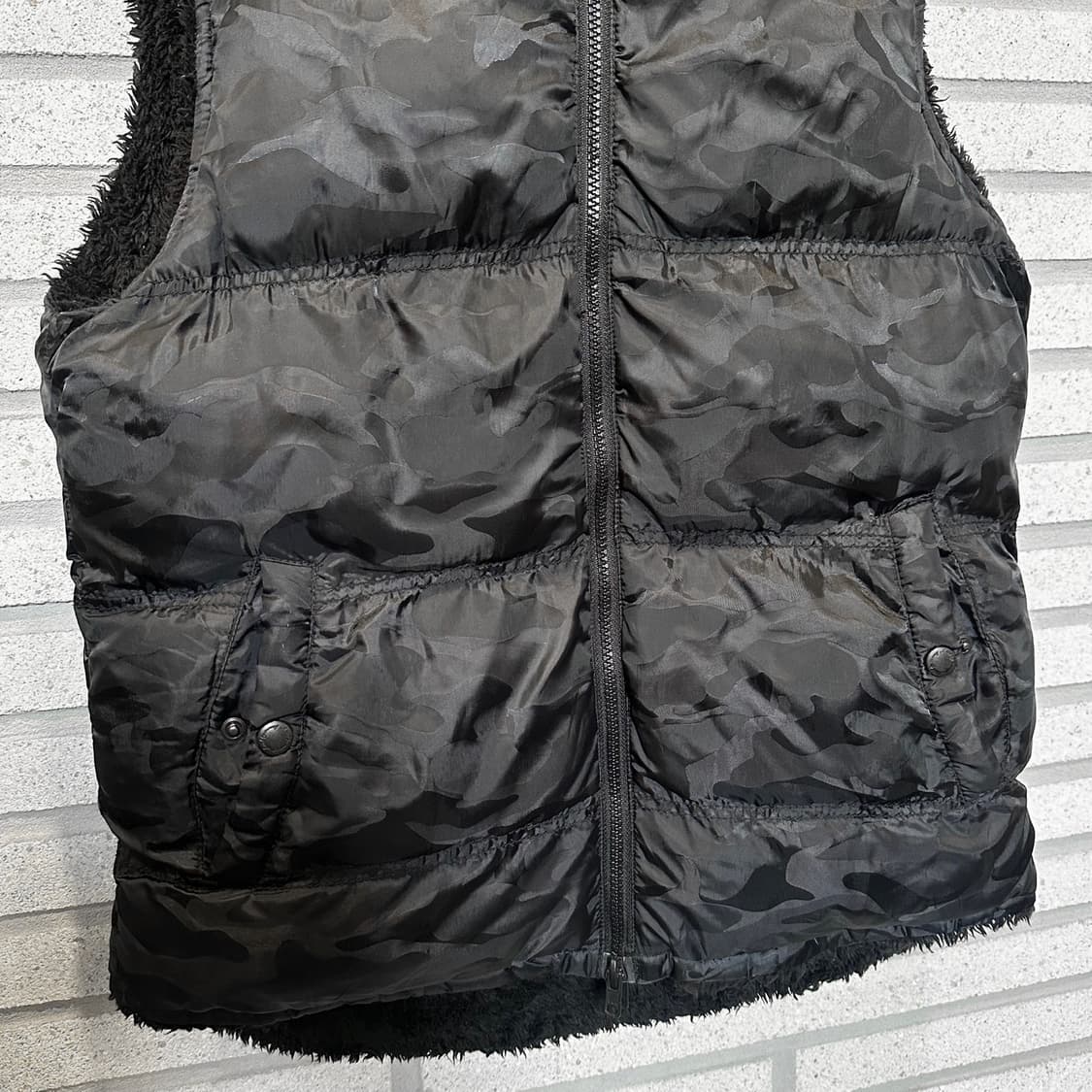 USA VINTAGE 패딩 조끼 쉐르파 안감 카모플라쥬 패턴 디테일 블랙 상품이미지4