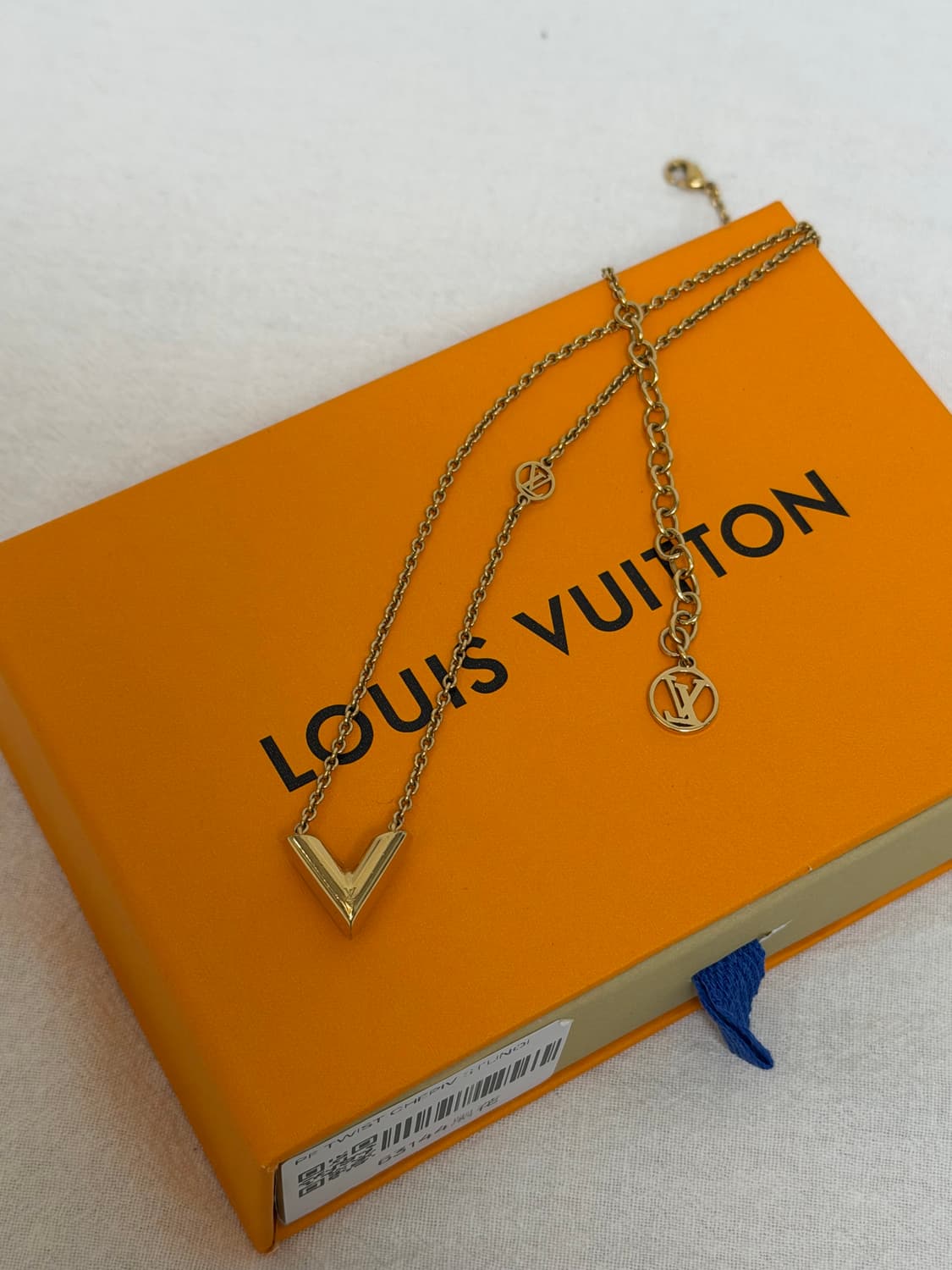 정품 루이비통 에센셜 V 목걸이 금장 상품이미지1