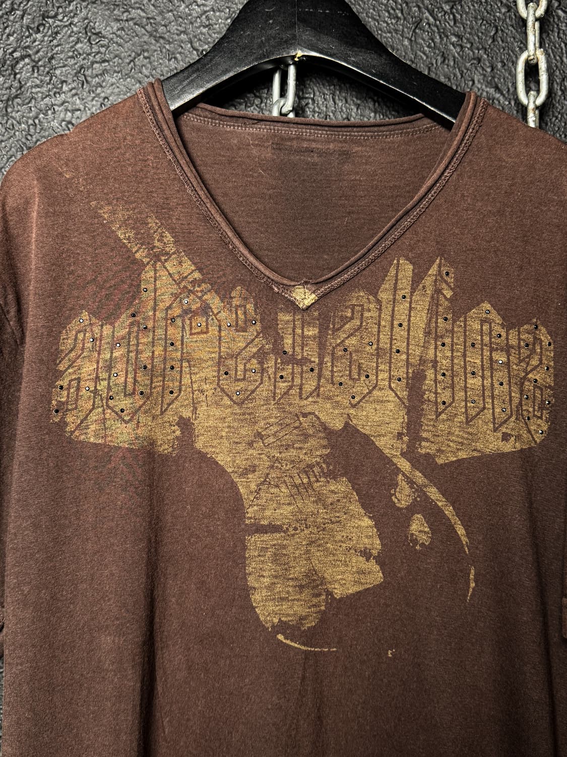 Vintage Studded Graphic V-Neck T-Shirt   상품이미지6