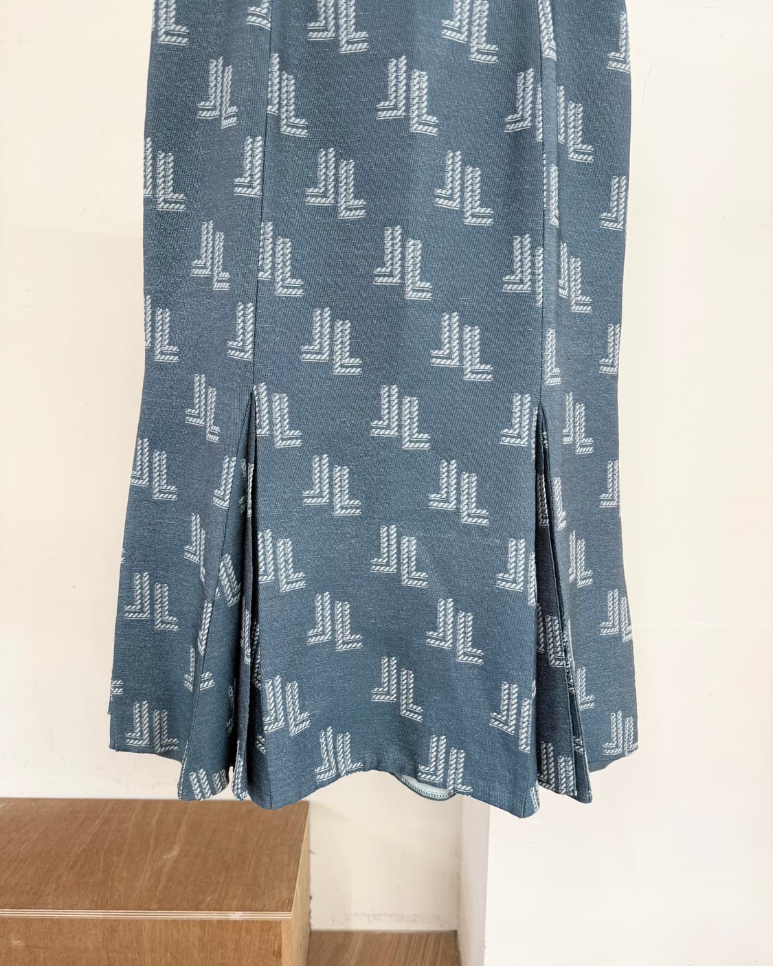 랑방 블루 로고 핀턱 미디스커트 상품이미지6