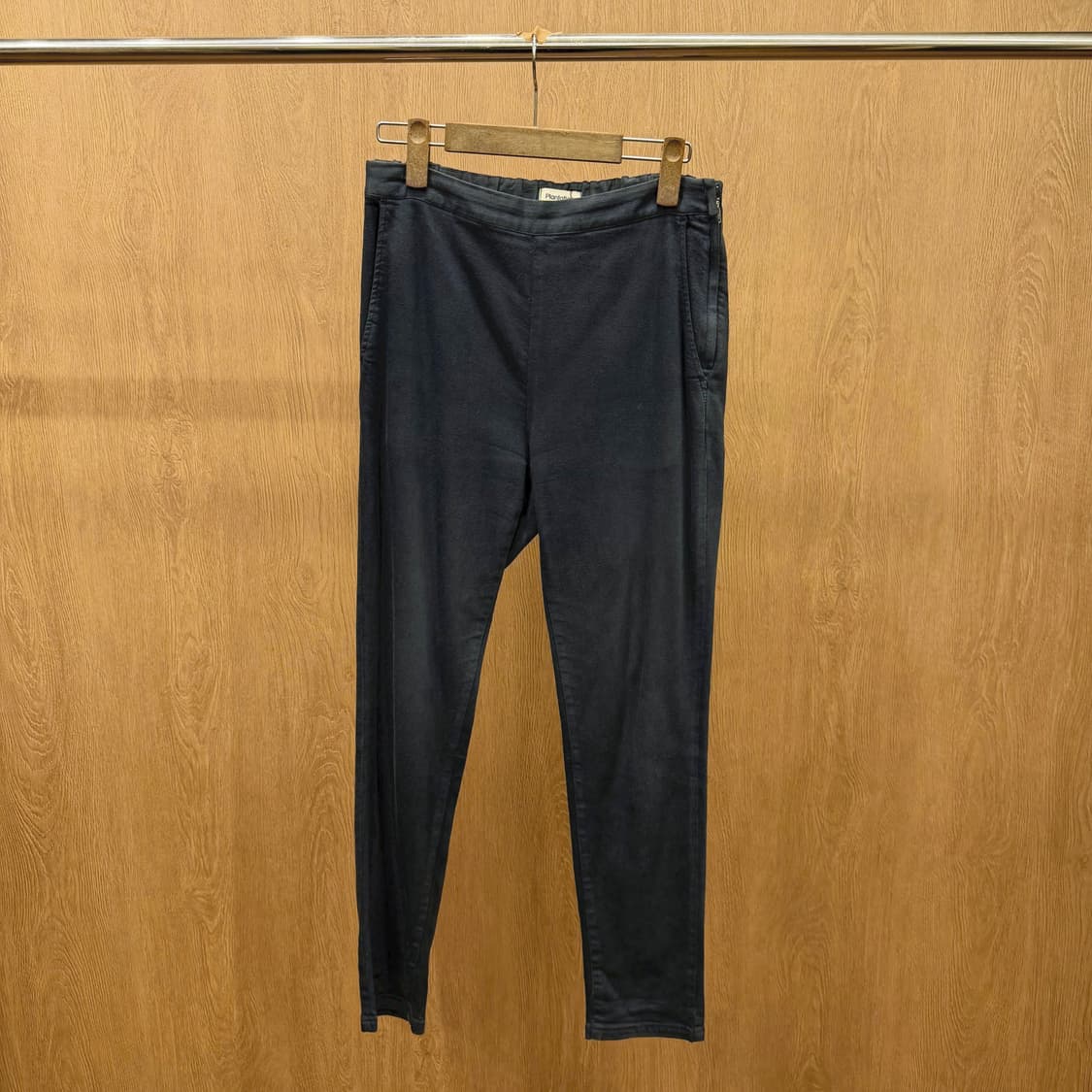 이세이미야케 플랜테이션 팬츠 밴딩 웨이스트 사이드 지퍼 슬림핏 딥 네이비 상품이미지2