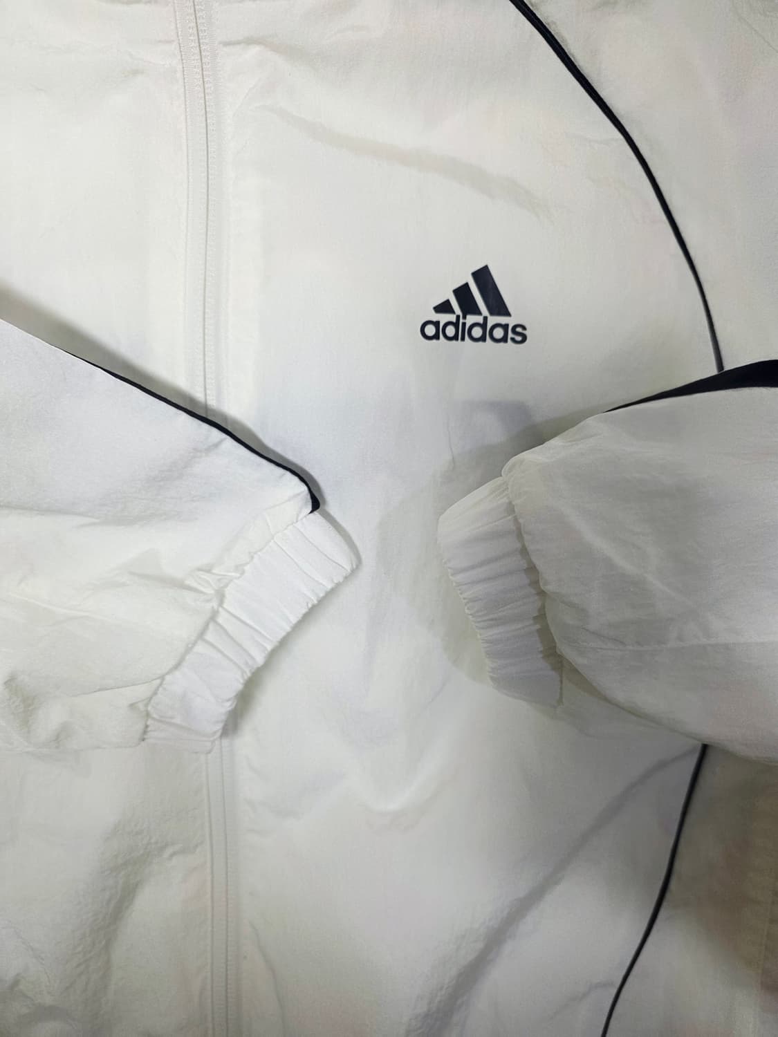[아디다스] Y2K 무드 화이트 블랙 삼선 파이핑 크롭 바람막이 xl 상품이미지4