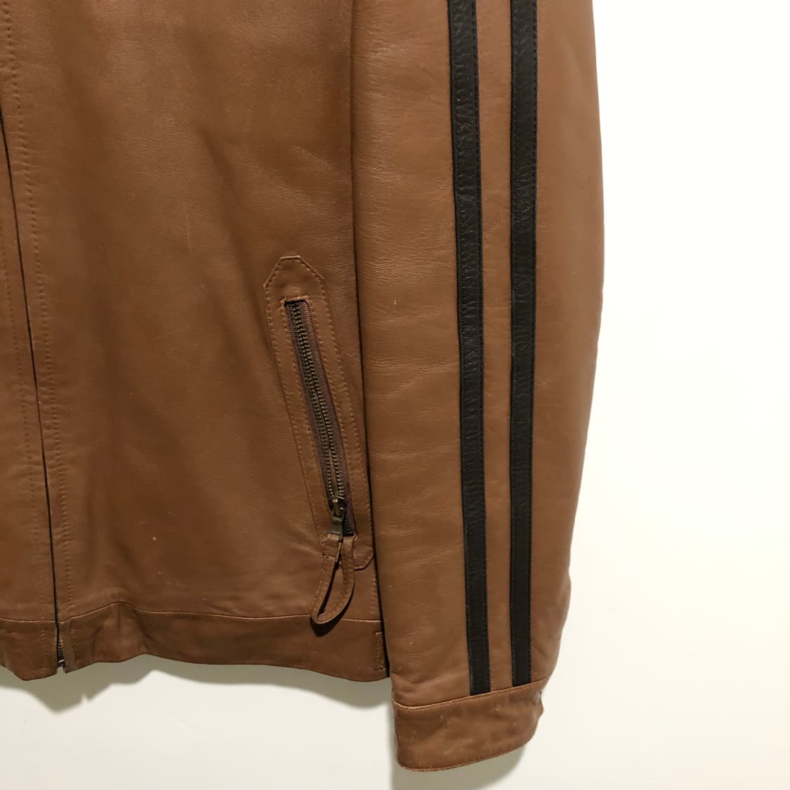 견장 트랙 가죽자켓 상품이미지7