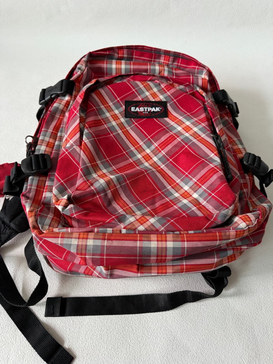 이스트팩(EASTPAK) 체크 백팩 상품이미지3