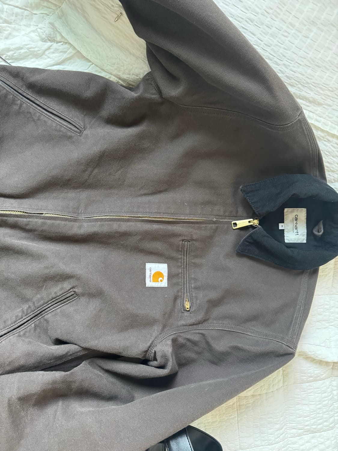 칼하트 WIP 오가닉 코튼 디어본 캔버스 디트로이트 자켓 토바코 블랙 - 상품이미지2