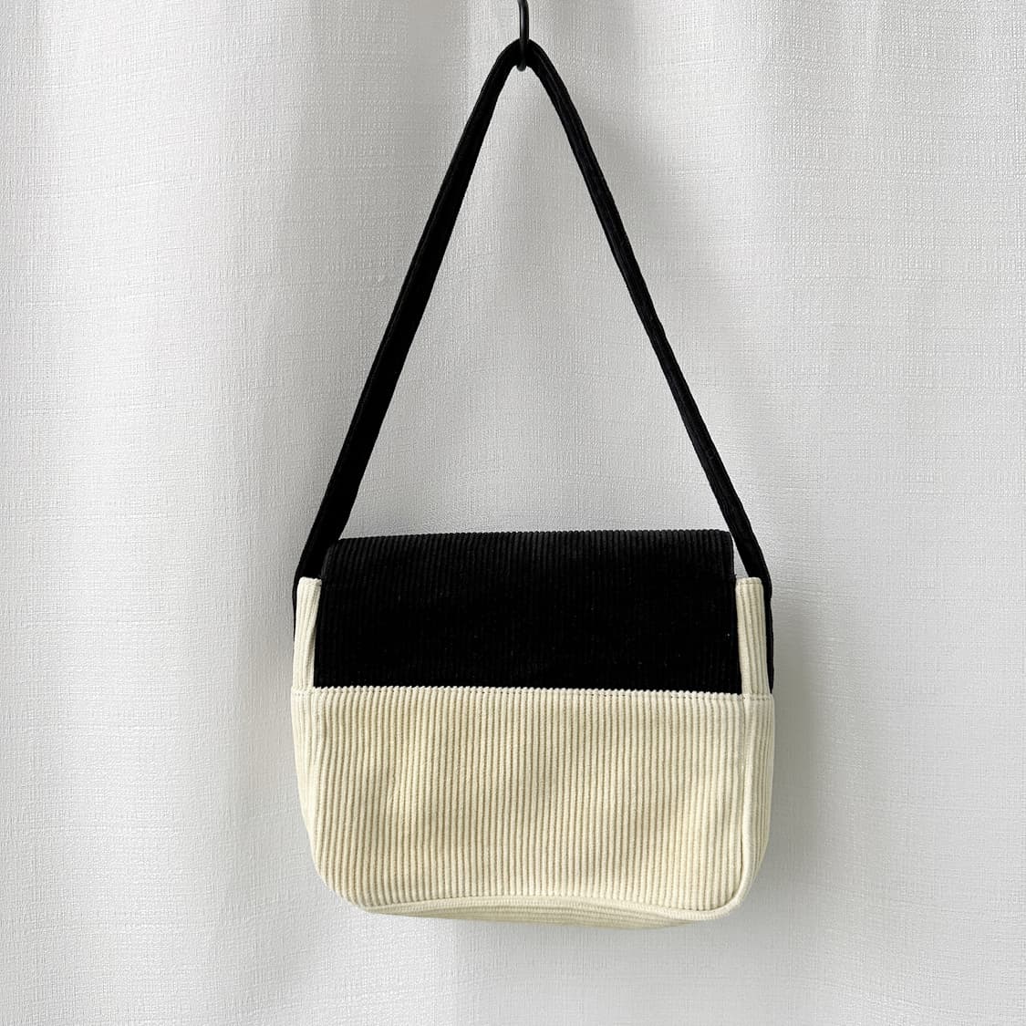 EMIS 이미스 코듀로이 와펜 숄더백 블랙 상품이미지2