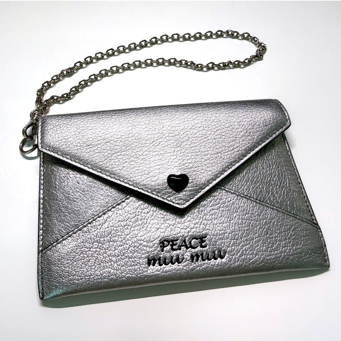 미우미우 마드라스 슬림 러브 엔빌로프 체인 지갑(실버) 상품이미지1