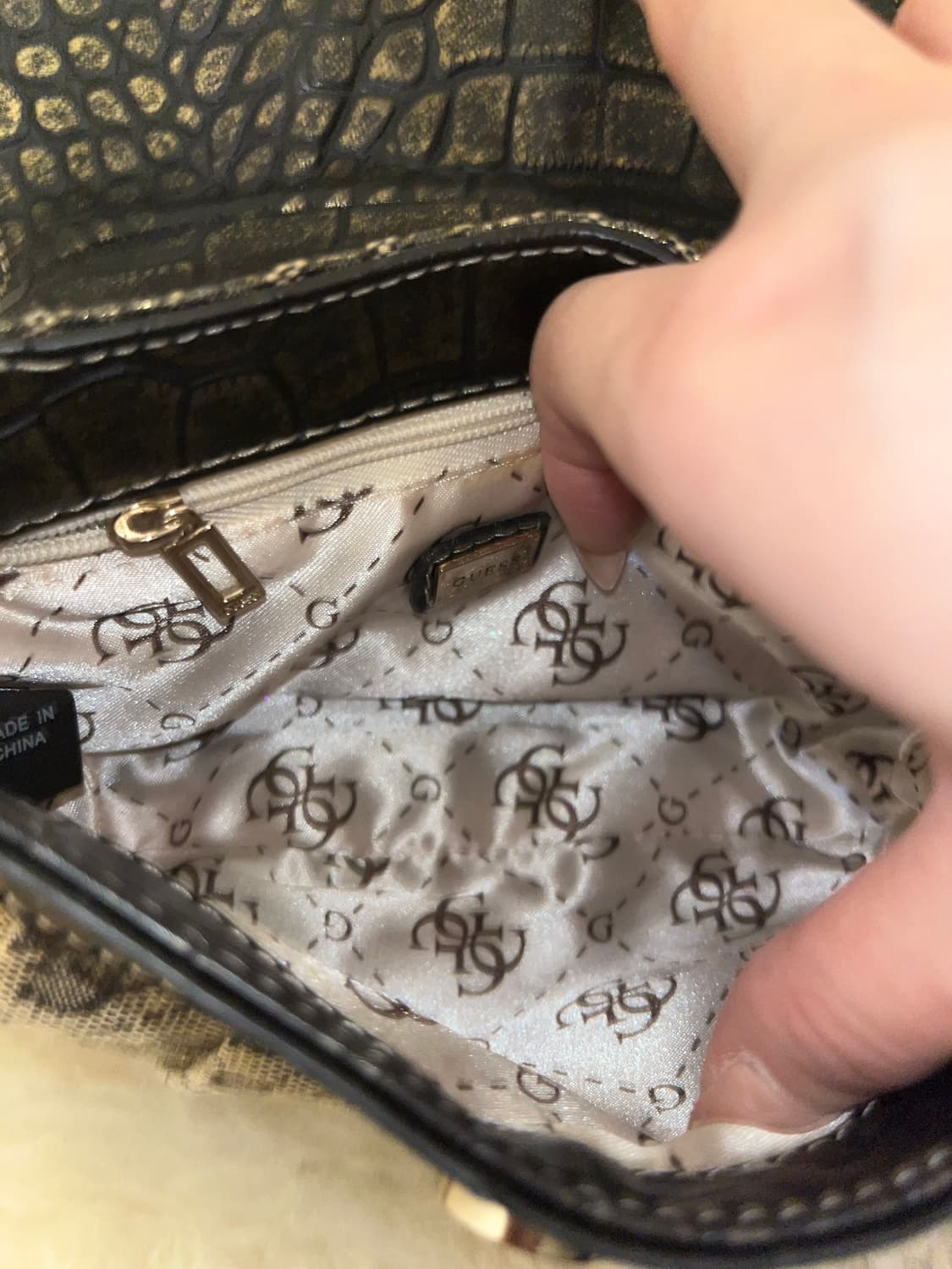 🎉SALE🎉 Guess mini Cross bag 상품이미지7