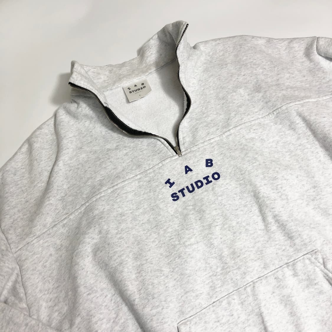 아이앱스튜지오 반집업 맨투맨 L 상품이미지4