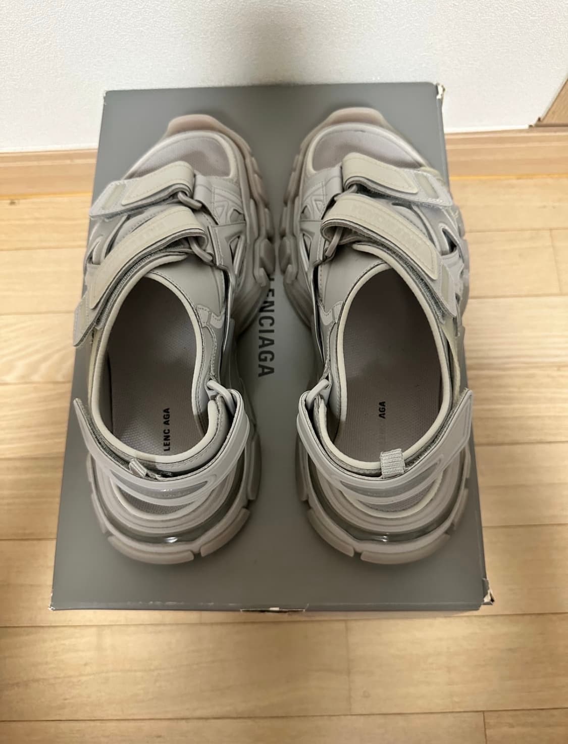 발렌시아가 트랙샌들 그레이 42 상품이미지3