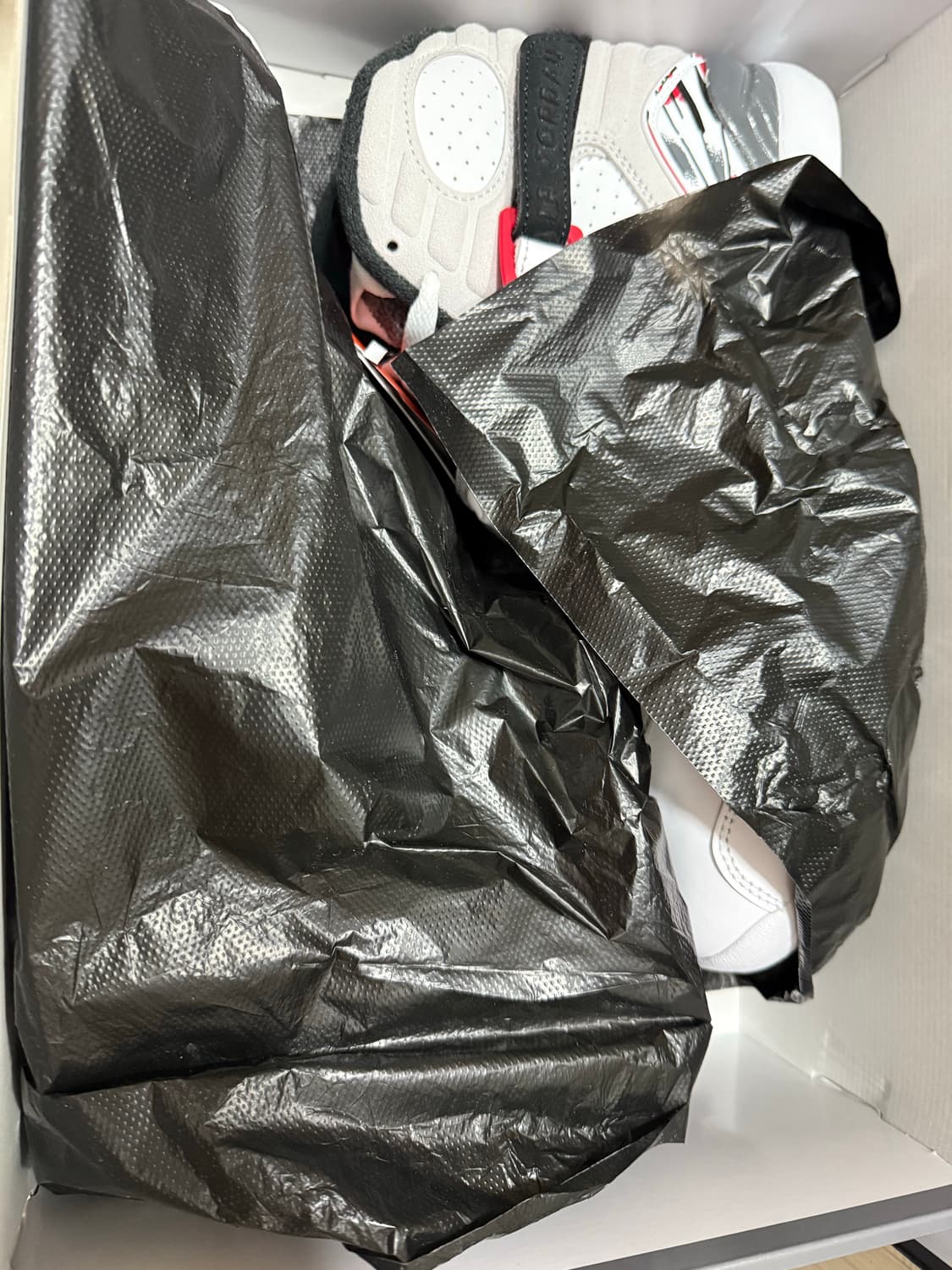 275 새제품 조던 8 레트로 벅스버니 2025 305381-100 상품이미지2