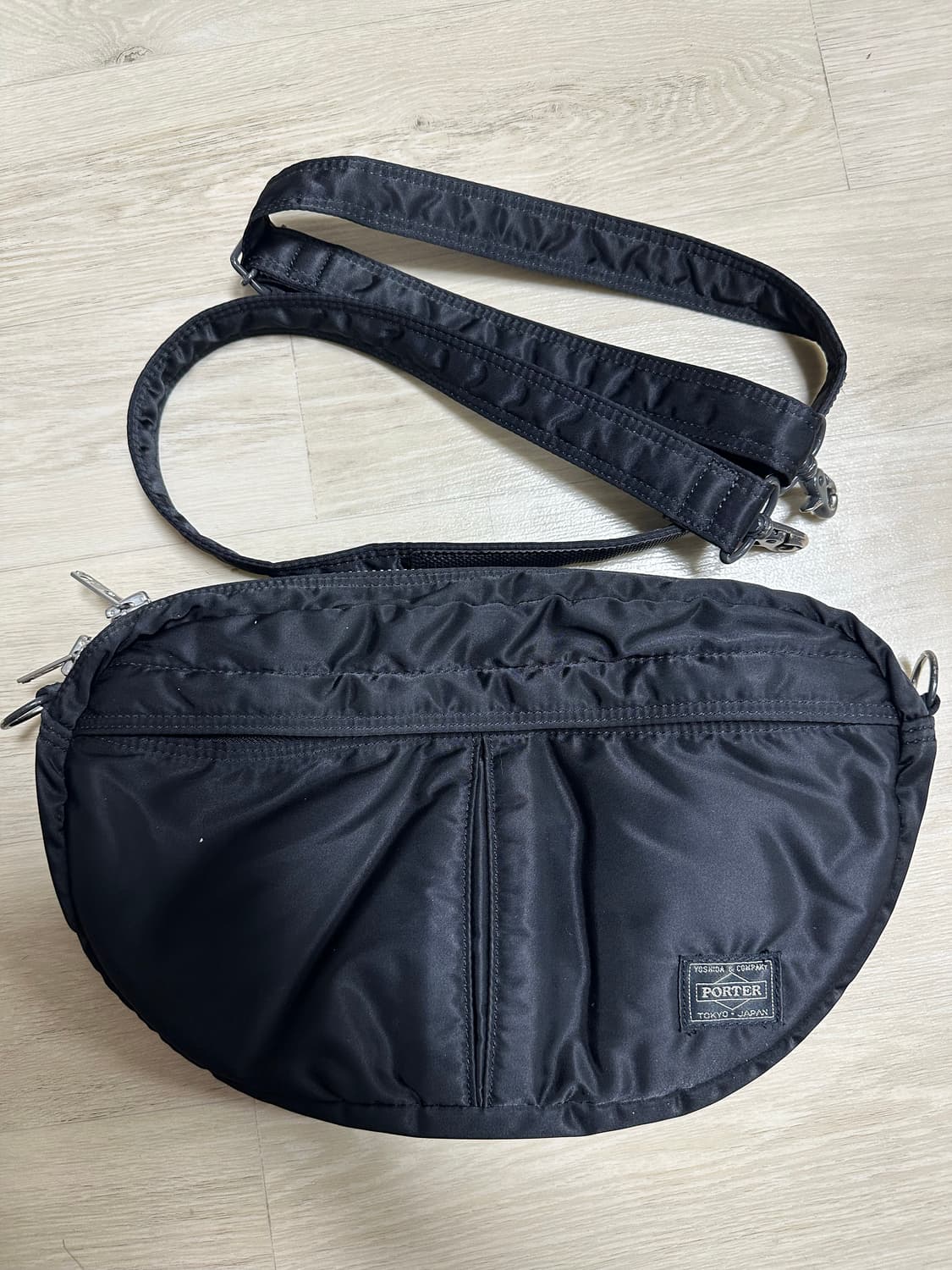 PORTER 요시다 포터 반달 숄더백 블랙 상품이미지1