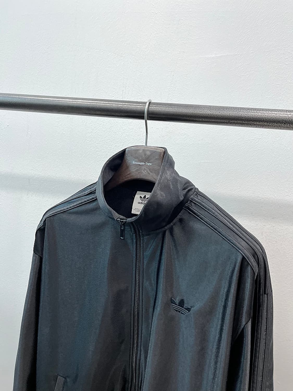 105) 아디다스 24ss 새틴 올블랙 파이어버드 상품이미지2