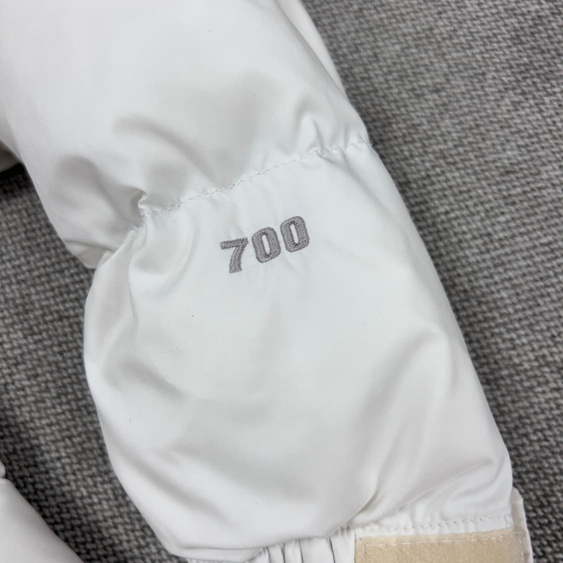 노스페이스 우먼스 화이트실버 눕시700 패딩(M) 상품이미지7