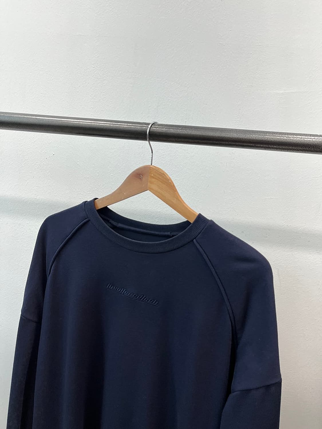 105) 준지 네이비 자수 오버 맨투맨  상품이미지2