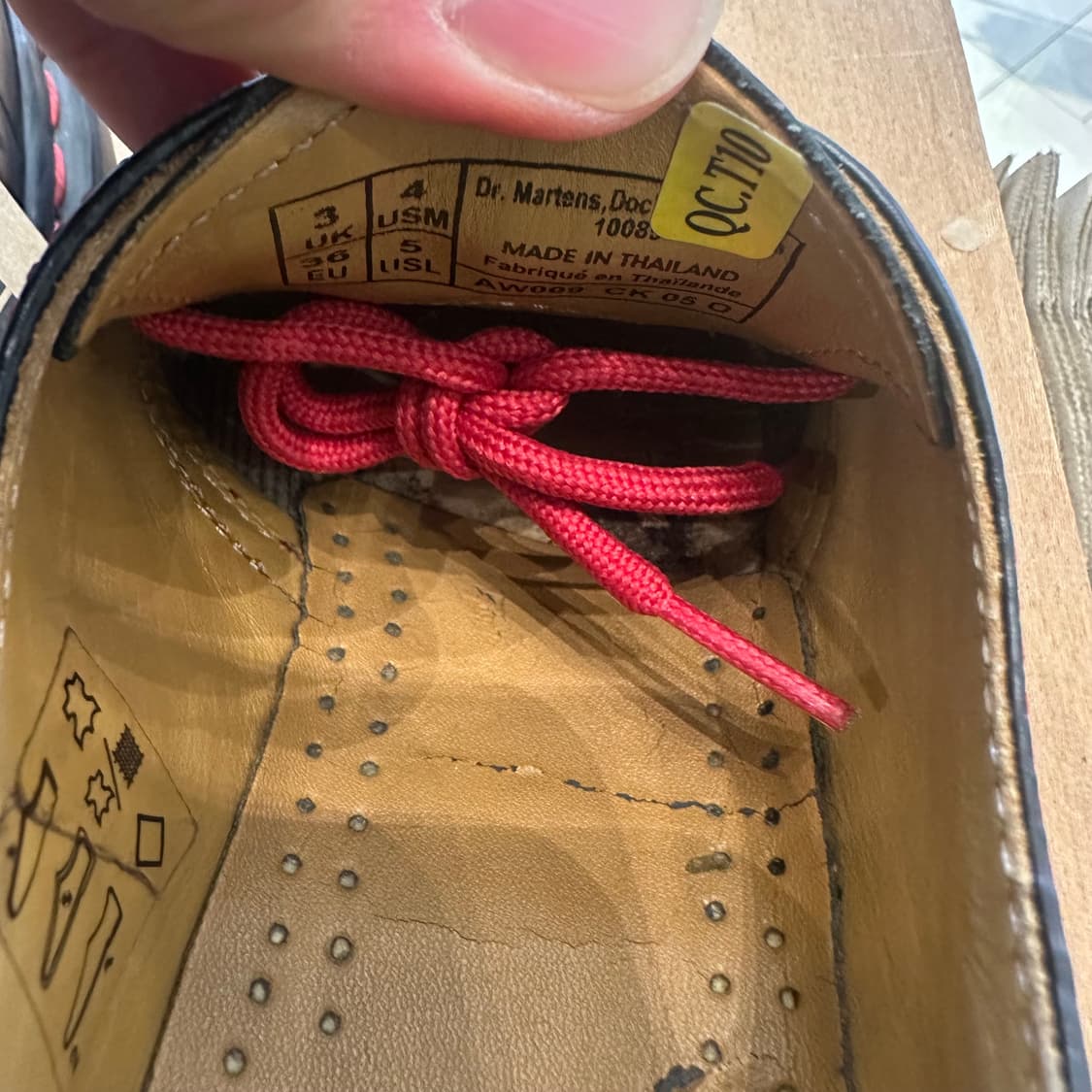 닥터마틴 1461 ‘블랙/레드 스티치’ 상품이미지8