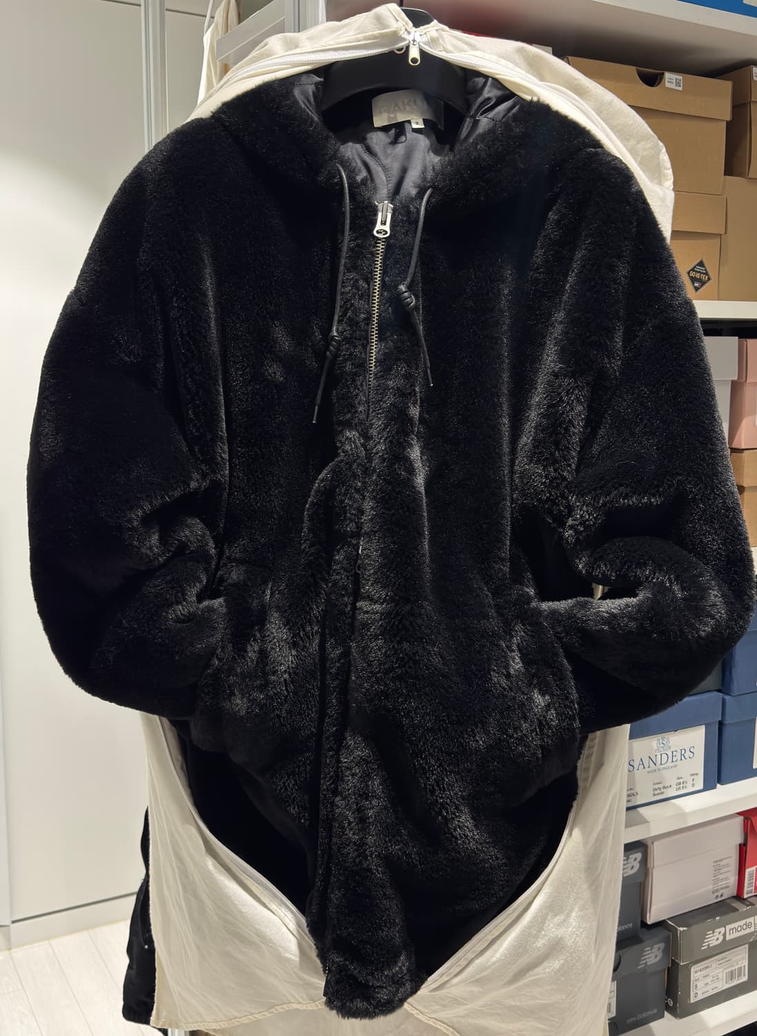 [105-110] 가쿠로 페이크퍼 후드 집업 블랙 상품이미지1