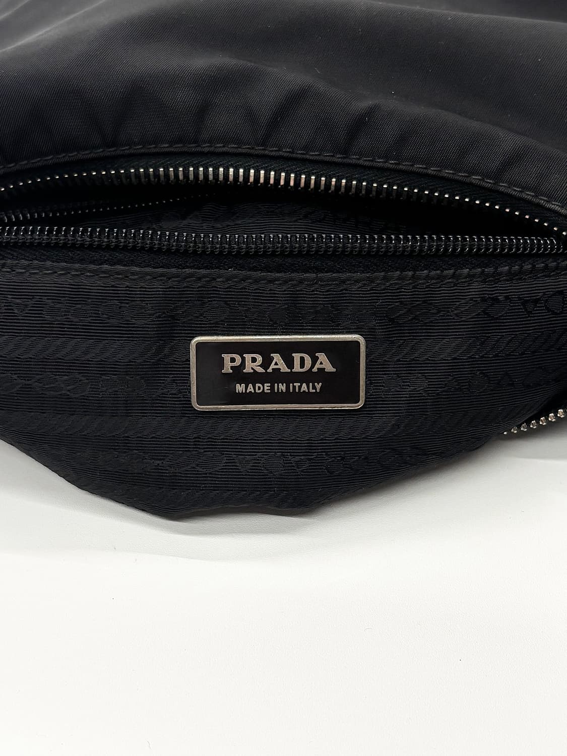 Prada 프라다 포코노 아일렛 호보백 상품이미지10