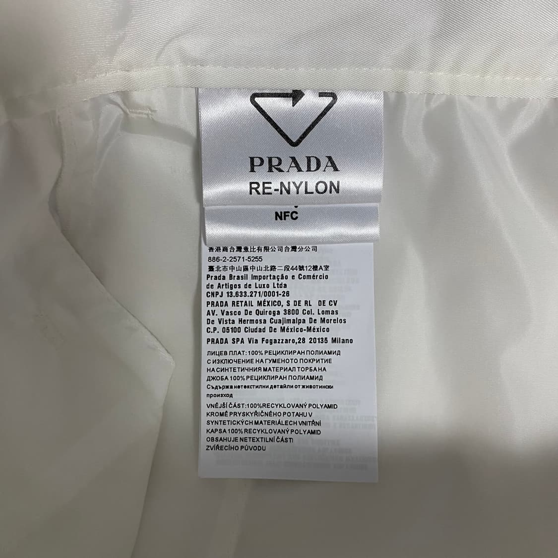 [50] 프라다 PRADA 리나일론 버뮤다 화이트 상품이미지6