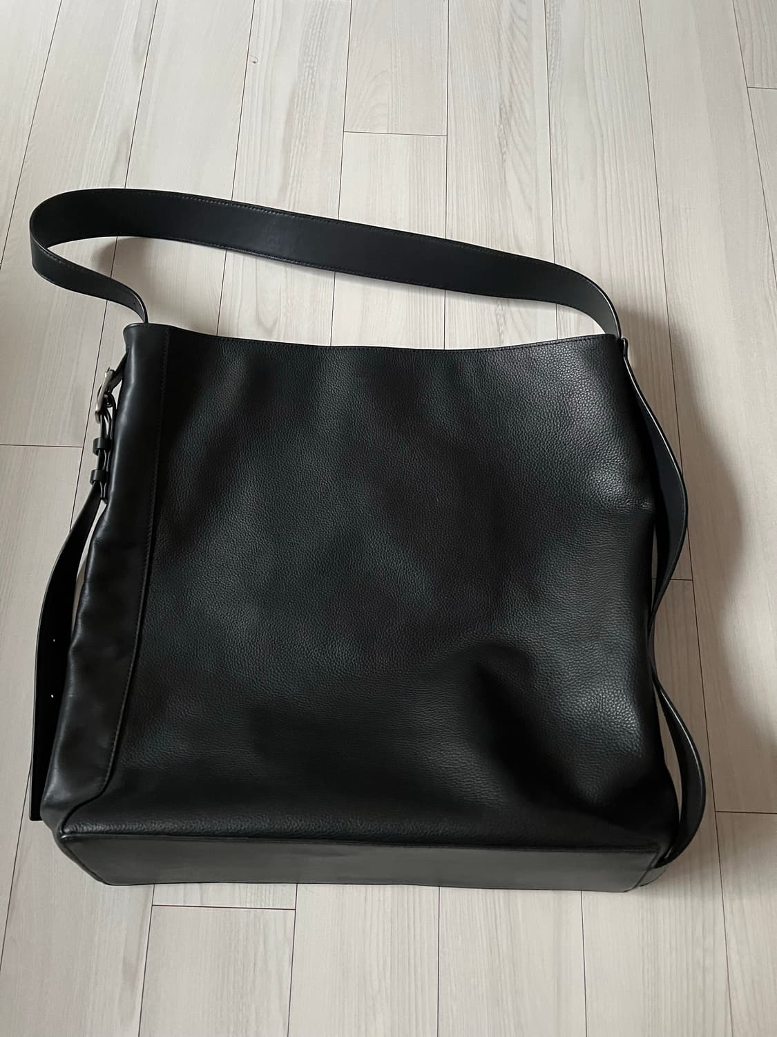 유스 듀얼 텍스쳐 레더 숄더백 상품이미지2