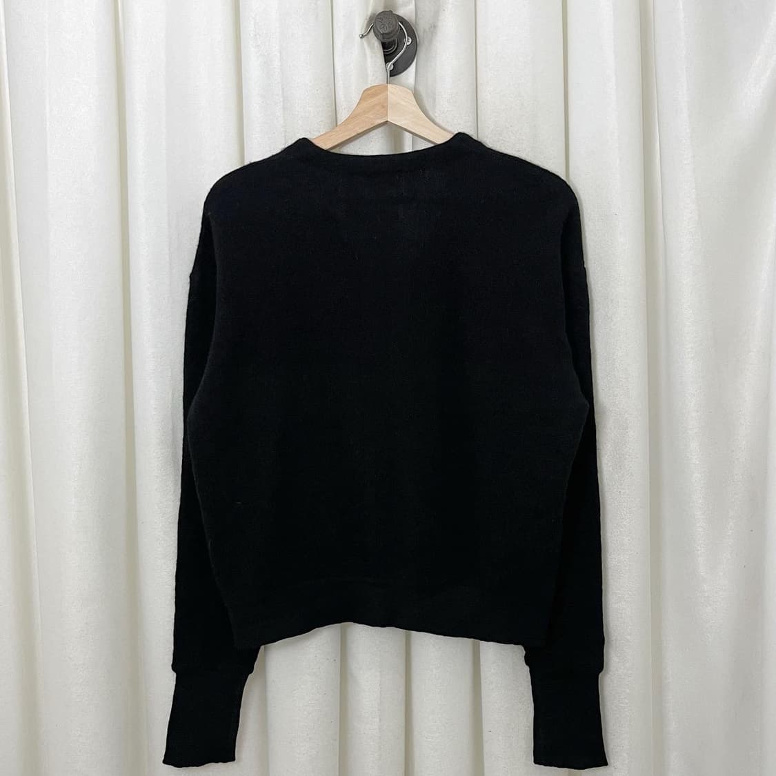 라코스테 블랙 자수로고 브이넥 가디건 상품이미지5