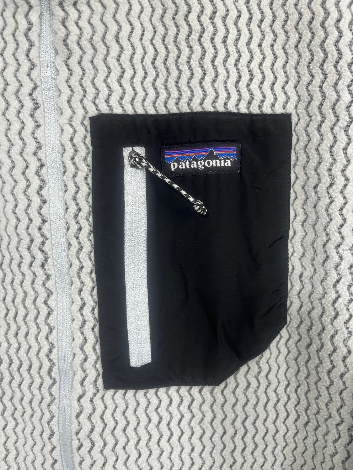 파타고니아 R1 에어 반집업 XL사이즈 상품이미지4