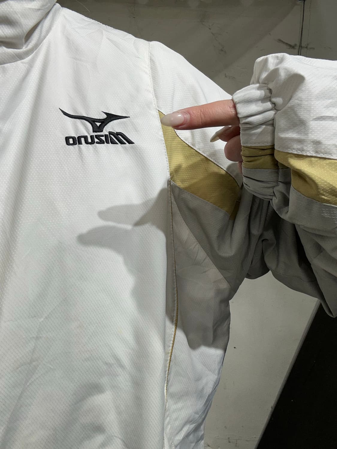 미즈노 화이트 골드 일본판 바람막이 오버핏 트랙 자켓 L 상품이미지4