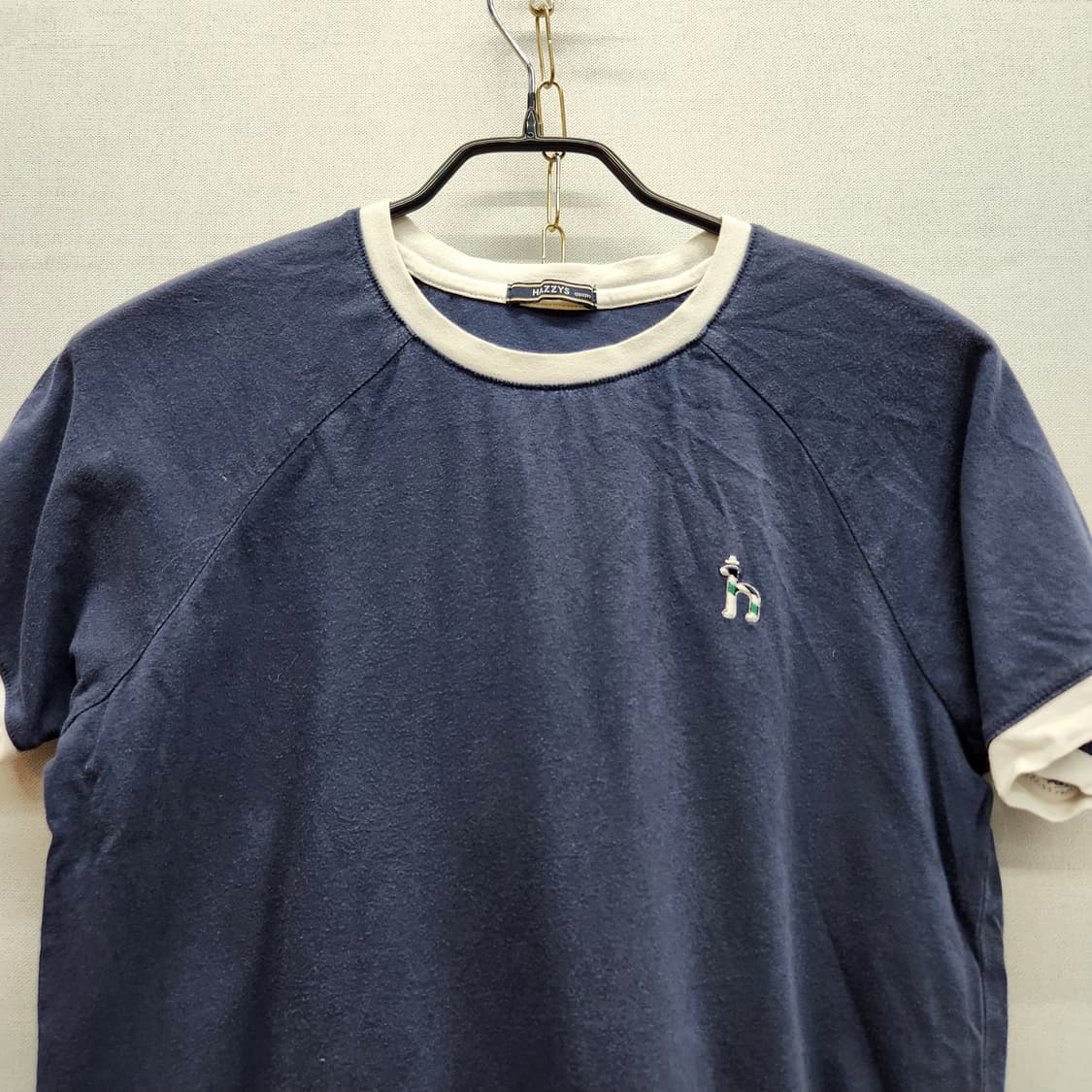 헤지스 로고자수 링거 반팔티 S 상품이미지2