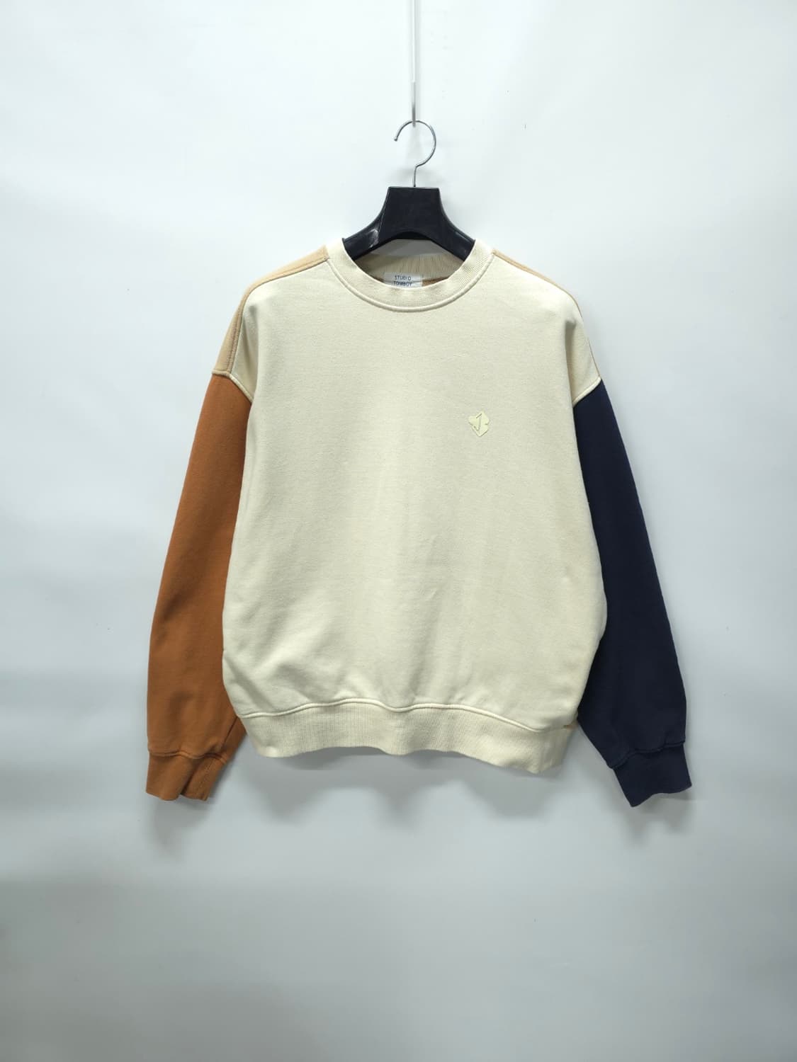 스튜디오 톰보이 배색 맨투맨 (여성 free) 상품이미지1