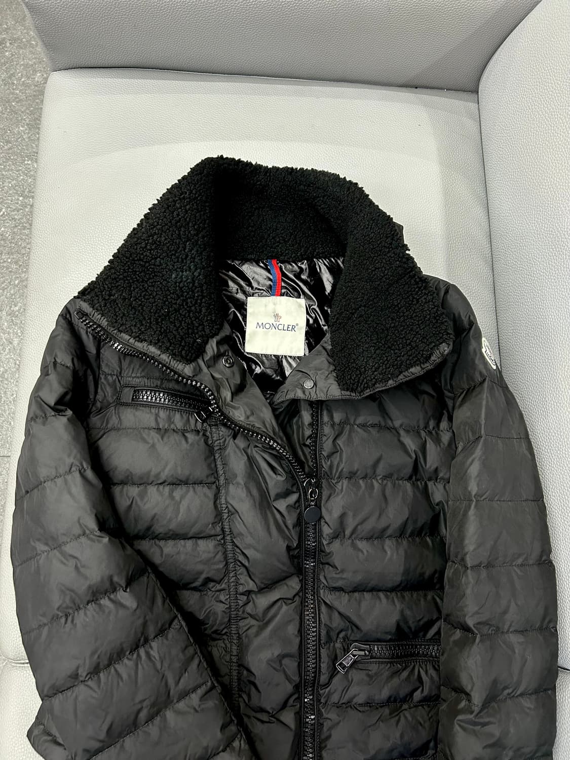 몽클레르 몽클레어 프레네 블랙 양털 카라 다운패딩(2(44~55) 상품이미지3