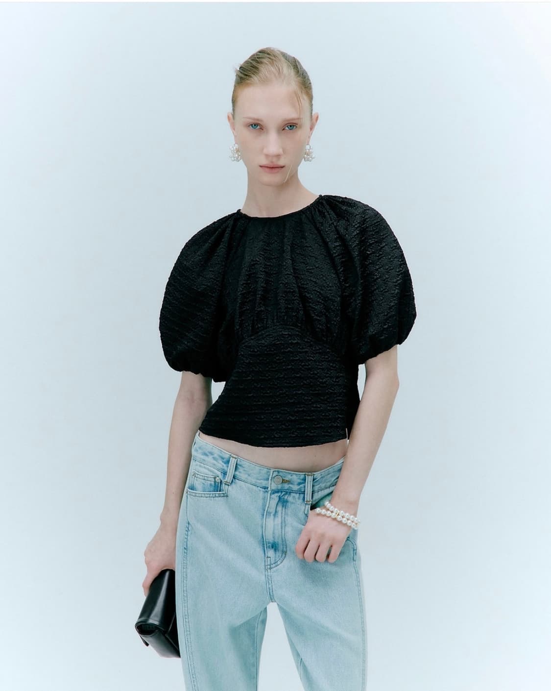 Orr 오르 엠보 셔링 블라우스 (블랙/아이보리) 상품이미지1