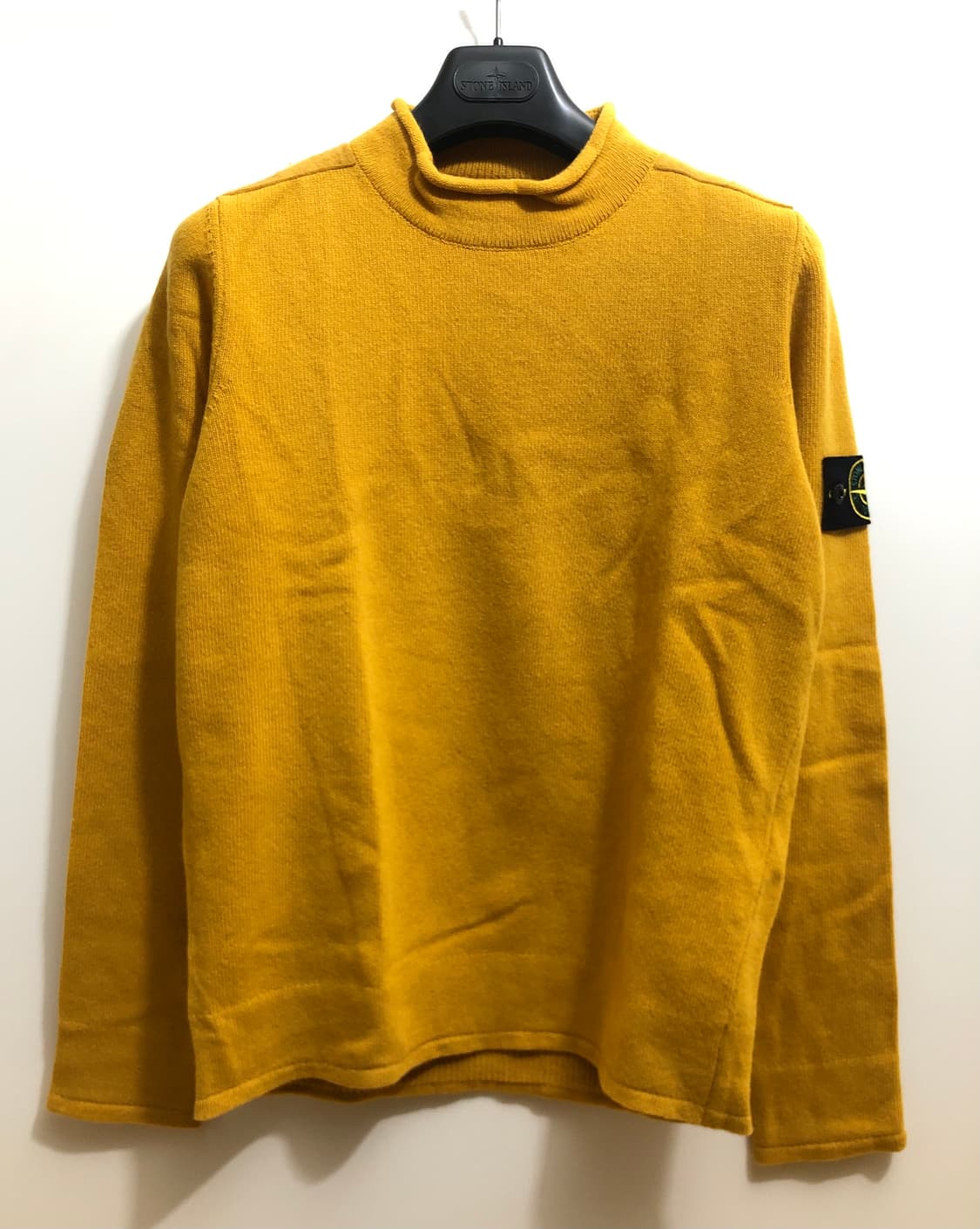 스톤아일랜드 10주년 모크넥 램스울 니트 옐로우 상품이미지1
