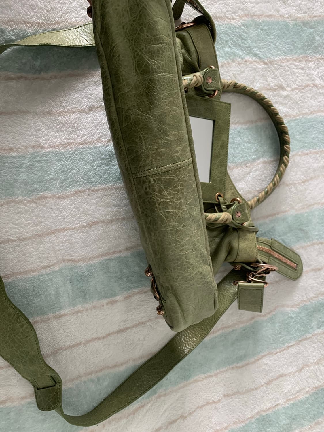 발렌시아가 시티백 모터백 올리브 컬러 정품 상품이미지10