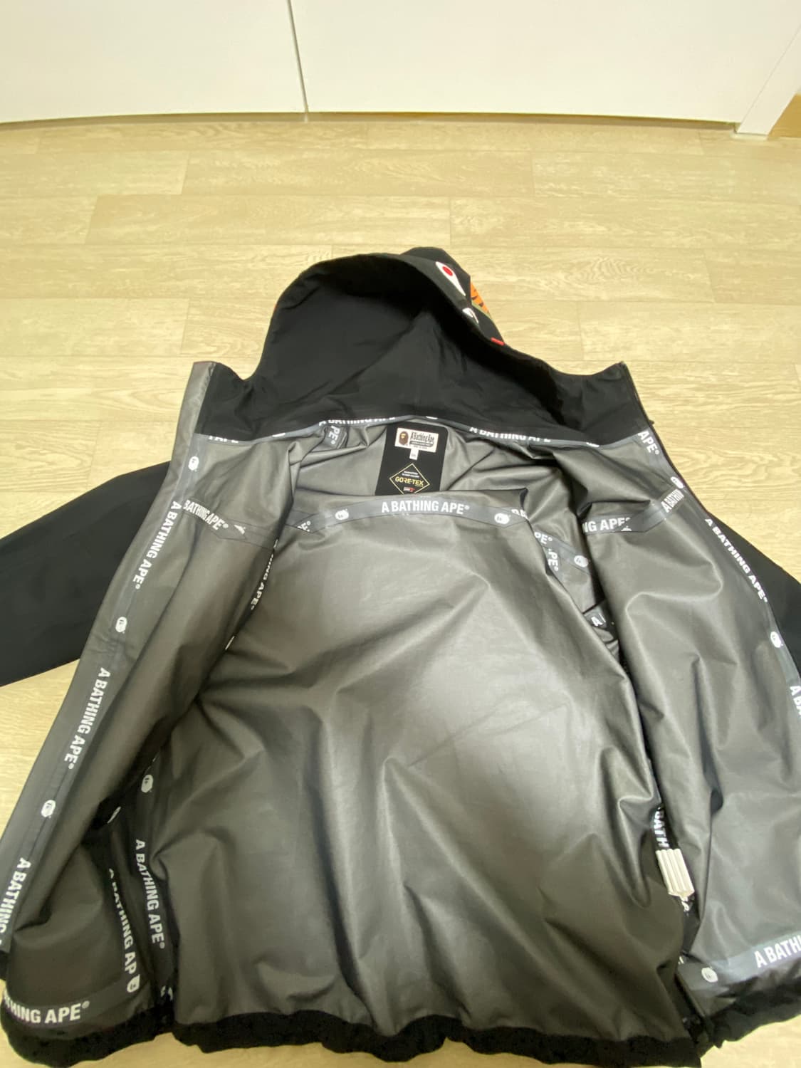 베이프 고어텍스 샤크 후드 자켓 GORE-TEX SHARK HOODIE  상품이미지3