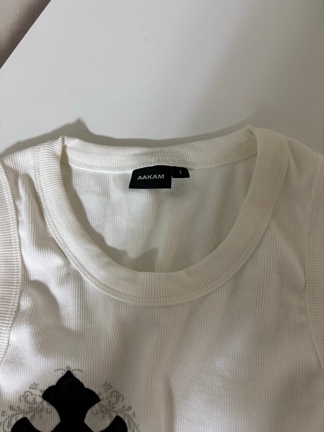 아캄 나시 사이즈1 팝니다 상품이미지3