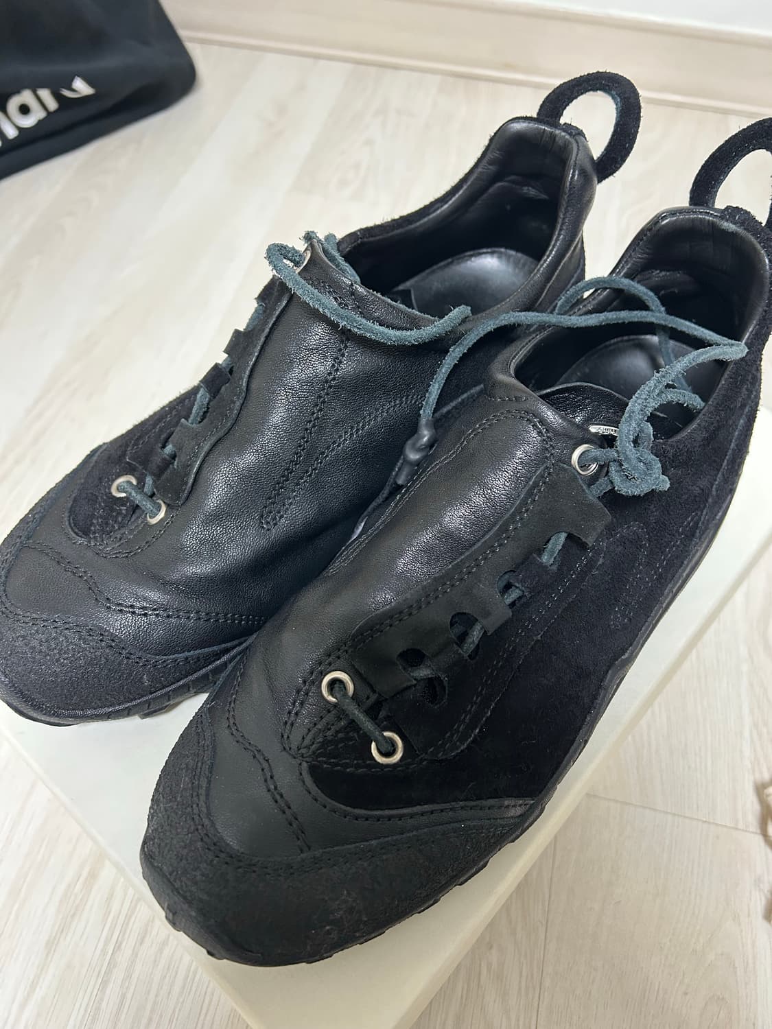 [42] 아워레가시 가베 스텔스 블랙 레더 상품이미지1