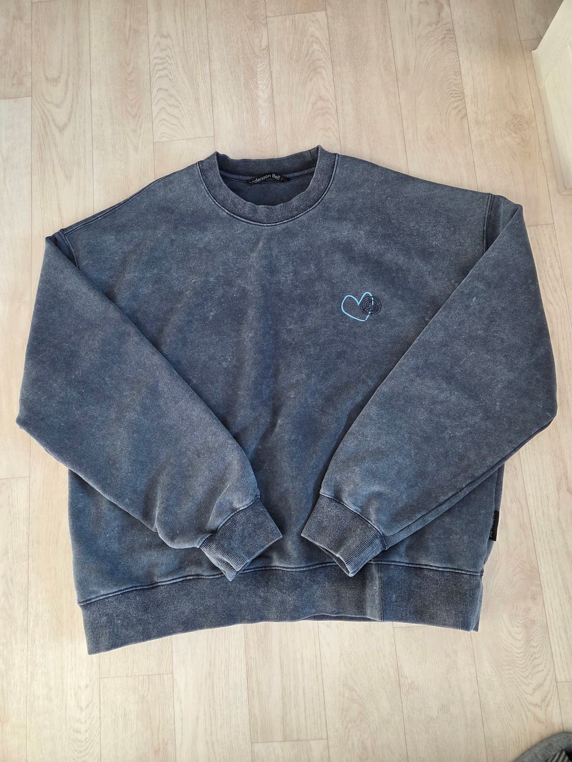 앤더슨벨 유니섹스 하트 오버다이 스웻셔츠 팝니다 상품이미지1