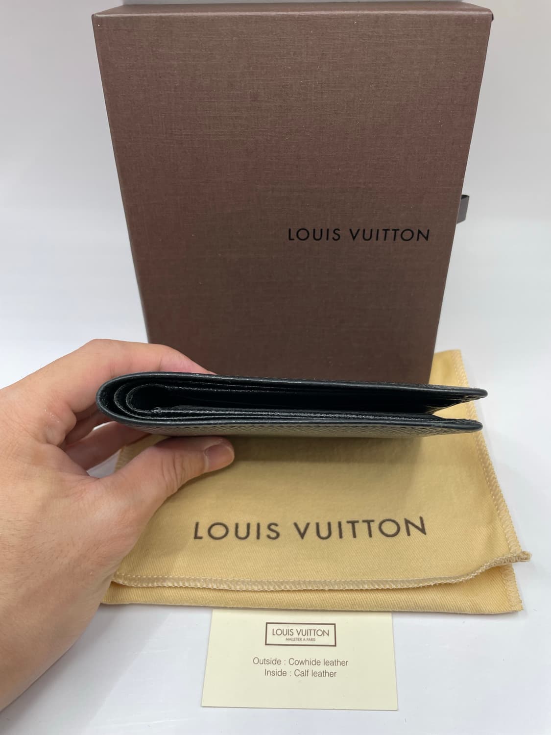 루이비통 타이가 멀티플 월릿 반지갑 블랙 상품이미지4