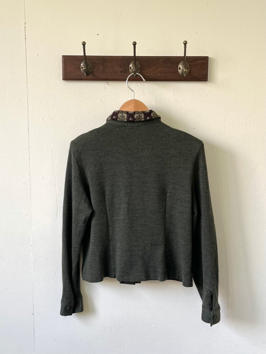 BAT‘TCIRY 플라워 카라 숏 가디건 상품이미지3